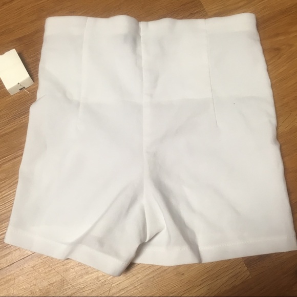‼️White shorts‼️ - Picture 3 of 4